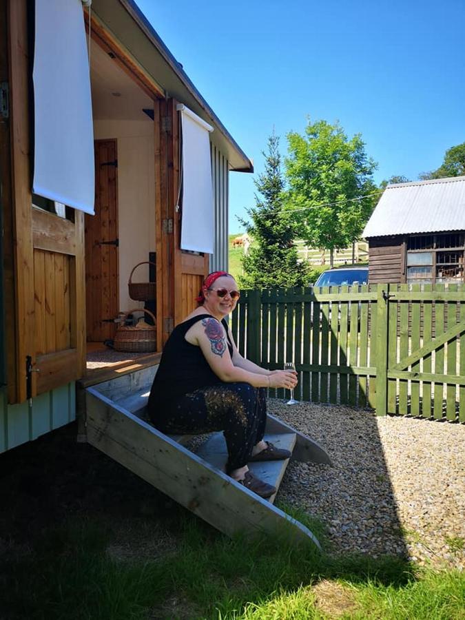 The Llama Hut Kirklevington 外观 照片